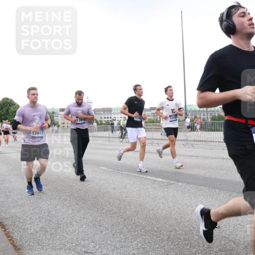 29.06.2025 - hella hamburg halbmarathon Lena Gebhardt http://msf.ph/oto/8424407 29.06.2025 10:53:19 Lombardsbrücke 5428, 13917, 1, 13916, 12700, 12193, 7483, 1340, 1709, 1900, 1906, 1984, 2065, 2291, 2409, 2429, 2701, 2988, 3226, 3787, 4195, 4595, 4626, 4729, 5428, 5562, 5815, 5857, 6041, 6044, 6135, 6306, 6521, 7068, 7483, 7537, 7611, 7681, 7737, 7876, 8189, 8212, 8414, 8515, 8906, 9077, 9456, 9545, 9685, 9764, 9785, 10043, 10055, 10175, 10417, 10490, 10568, 10661, 11520, 11524, 11919, 12127, 12128, 12193, 12219, 12700, 13489, 13916, 13917, 14038, 14765, 14807, 14977, 14979, 16137 meine-sportfotos.de