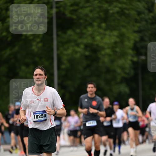 29.06.2025 - hella hamburg halbmarathon Dr. Thomas Lammeyer http://msf.ph/oto/8424410 29.06.2025 10:49:27 Kennedybrücke 1024, 1273, 1685, 1713, 1798, 3238, 3570, 4275, 4337, 4388, 5949, 6002, 6841, 6888, 7216, 7541, 8605, 8745, 8907, 9084, 9085, 10223, 10668 meine-sportfotos.de