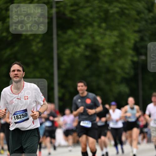 29.06.2025 - hella hamburg halbmarathon Dr. Thomas Lammeyer http://msf.ph/oto/8424422 29.06.2025 10:49:27 Kennedybrücke 1024, 1273, 1685, 1713, 1798, 3238, 3570, 4275, 4337, 4388, 5949, 6002, 6841, 6888, 7216, 7541, 8605, 8745, 8907, 9084, 9085, 10223, 10668 meine-sportfotos.de