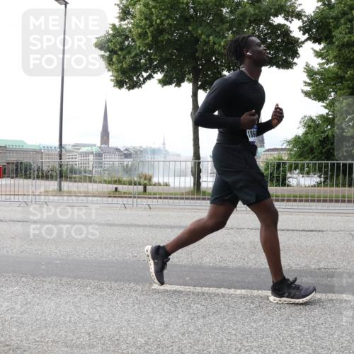 29.06.2025 - hella hamburg halbmarathon Lena Gebhardt http://msf.ph/oto/8424428 29.06.2025 10:28:28 Lombardsbrücke 1860, 3445, 4700, 5369, 5604, 5718, 5903, 5939, 6102, 6418, 6632, 7667, 7980, 8215, 8327, 8560, 9642, 9653, 9654, 9716, 9855, 10434, 11692, 12780, 12842, 13045, 13296, 13400, 13568, 13678, 14017, 14155, 15123, 15256, 15608, 16125, 16643, 18256, 18293, 18604, 19180 meine-sportfotos.de