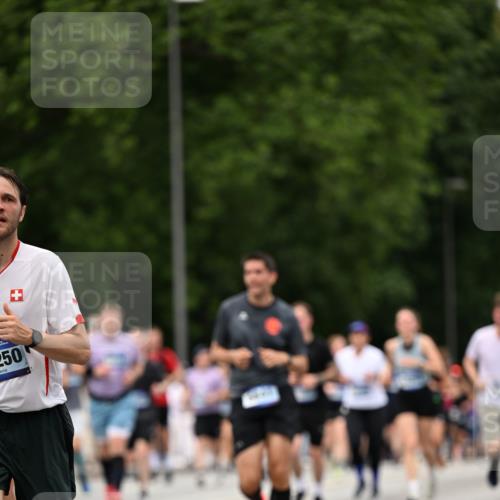 29.06.2025 - hella hamburg halbmarathon Dr. Thomas Lammeyer http://msf.ph/oto/8424435 29.06.2025 10:49:27 Kennedybrücke 1024, 1273, 1685, 1713, 1798, 3238, 3570, 4275, 4337, 4388, 5949, 6002, 6841, 6888, 7216, 7541, 8605, 8745, 8907, 9084, 9085, 10223, 10668 meine-sportfotos.de