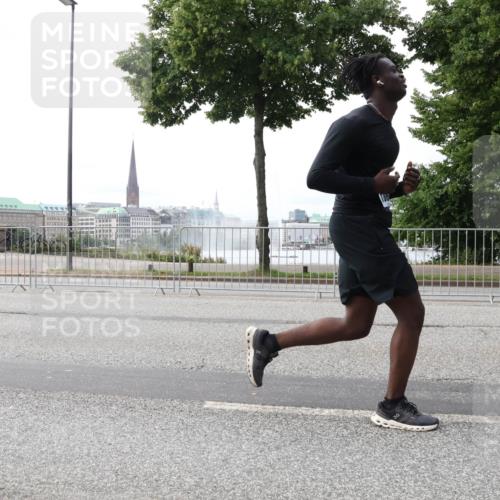 29.06.2025 - hella hamburg halbmarathon Lena Gebhardt http://msf.ph/oto/8424443 29.06.2025 10:28:28 Lombardsbrücke 3445, 4700, 5369, 5604, 5718, 5903, 5939, 6102, 6418, 6632, 7667, 7980, 8215, 8327, 8560, 9642, 9653, 9654, 9716, 9855, 10434, 11692, 12780, 12842, 13045, 13296, 13400, 13568, 13678, 14017, 14155, 15123, 15256, 15608, 16125, 16643, 18256, 18293, 18604, 19180 meine-sportfotos.de