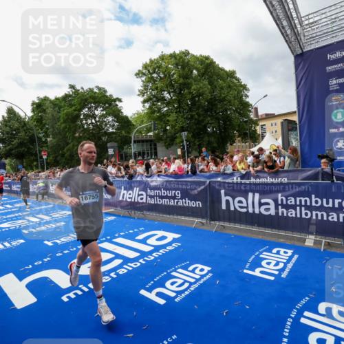 29.06.2025 - hella hamburg halbmarathon Zöllner http://msf.ph/oto/8424452 29.06.2025 10:33:49 Ziel 1743, 2228, 2243, 2746, 4246, 5193, 13771, 14310, 14466, 16243, 16755 meine-sportfotos.de