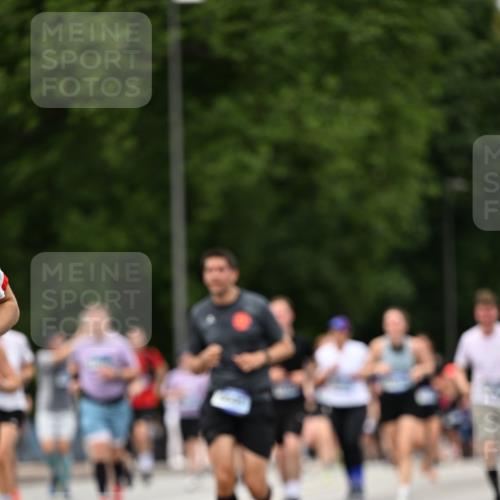 29.06.2025 - hella hamburg halbmarathon Dr. Thomas Lammeyer http://msf.ph/oto/8424453 29.06.2025 10:49:28 Kennedybrücke 1024, 1273, 1685, 1713, 1798, 3238, 3570, 4275, 4337, 4388, 5949, 6002, 6841, 6888, 7216, 7541, 8605, 8745, 8907, 9084, 9085, 10223, 10668 meine-sportfotos.de