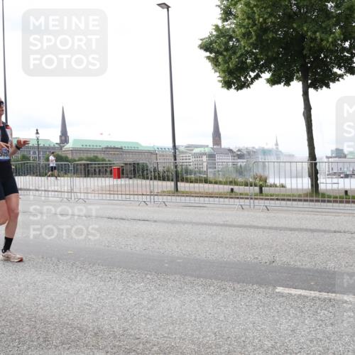 29.06.2025 - hella hamburg halbmarathon Lena Gebhardt http://msf.ph/oto/8424473 29.06.2025 10:28:28 Lombardsbrücke 1505, 3445, 4700, 5369, 5604, 5718, 5903, 5939, 6102, 6418, 6632, 7667, 7980, 8215, 8327, 8560, 9642, 9653, 9654, 9716, 9855, 10434, 11692, 12780, 12842, 13045, 13296, 13400, 13568, 13678, 14017, 14155, 15123, 15256, 15608, 16125, 16643, 18256, 18293, 18604, 19180 meine-sportfotos.de