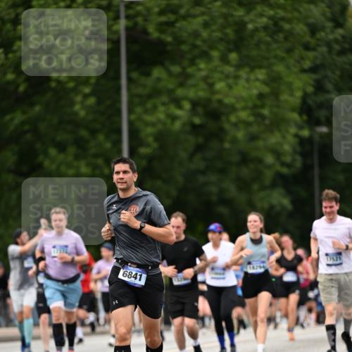 29.06.2025 - hella hamburg halbmarathon Dr. Thomas Lammeyer http://msf.ph/oto/8424476 29.06.2025 10:49:29 Kennedybrücke 1024, 1273, 1685, 1713, 1798, 3238, 3570, 4275, 4337, 4388, 5099, 5949, 6002, 6841, 6888, 7216, 7541, 8605, 8745, 8907, 9084, 9085, 10223, 10668 meine-sportfotos.de