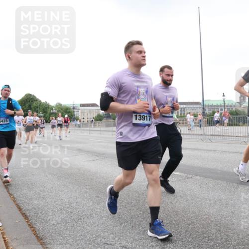 29.06.2025 - hella hamburg halbmarathon Lena Gebhardt http://msf.ph/oto/8424482 29.06.2025 10:53:20 Lombardsbrücke 5428, 13917, 12700, 1340, 1709, 1900, 1906, 1984, 2065, 2291, 2409, 2429, 2701, 2988, 3226, 3787, 4195, 4595, 4626, 5428, 5562, 5815, 5857, 6041, 6044, 6135, 6306, 6521, 6996, 7068, 7483, 7537, 7611, 7681, 7876, 7890, 8189, 8212, 8414, 8515, 8906, 9077, 9456, 9545, 9685, 9764, 9785, 10043, 10175, 10417, 10490, 10568, 10661, 11520, 11524, 11919, 12127, 12128, 12193, 12219, 12700, 13489, 13916, 13917, 14038, 14765, 14807, 14977, 14979, 16137 meine-sportfotos.de