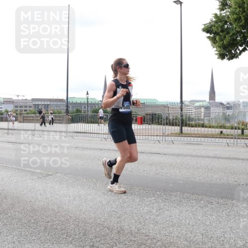 29.06.2025 - hella hamburg halbmarathon Lena Gebhardt http://msf.ph/oto/8424499 29.06.2025 10:28:29 Lombardsbrücke 505, 3445, 4700, 5250, 5369, 5604, 5718, 5903, 5939, 6102, 6418, 6632, 7667, 7980, 8215, 8327, 8560, 9642, 9653, 9654, 9716, 9855, 10068, 10434, 12780, 12842, 13045, 13296, 13400, 13568, 13678, 14017, 14155, 15123, 15256, 15608, 16125, 16643, 18256, 18293, 18604, 19180 meine-sportfotos.de