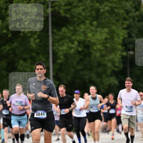 29.06.2025 - hella hamburg halbmarathon Dr. Thomas Lammeyer http://msf.ph/oto/8424503 29.06.2025 10:49:29 Kennedybrücke 1024, 1273, 1685, 1713, 1798, 3238, 3570, 4275, 4337, 4388, 5099, 5949, 6002, 6841, 6888, 7216, 7541, 8605, 8745, 8907, 9084, 9085, 10223, 10668 meine-sportfotos.de