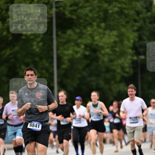 29.06.2025 - hella hamburg halbmarathon Dr. Thomas Lammeyer http://msf.ph/oto/8424509 29.06.2025 10:49:30 Kennedybrücke 1024, 1273, 1685, 1774, 1798, 3238, 3570, 4275, 4337, 4388, 5099, 5949, 6002, 6841, 6888, 7216, 7541, 8605, 8745, 8907, 9084, 9085, 10223, 10668 meine-sportfotos.de