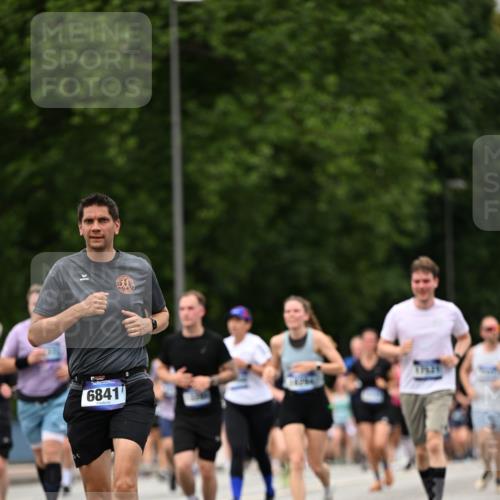 29.06.2025 - hella hamburg halbmarathon Dr. Thomas Lammeyer http://msf.ph/oto/8424512 29.06.2025 10:49:30 Kennedybrücke 1024, 1273, 1685, 1774, 1798, 3238, 3570, 4275, 4337, 4388, 5099, 5949, 6002, 6841, 6888, 7216, 7541, 8605, 8745, 8907, 9084, 9085, 10223, 10668 meine-sportfotos.de