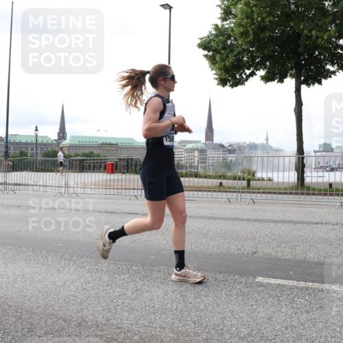 29.06.2025 - hella hamburg halbmarathon Lena Gebhardt http://msf.ph/oto/8424515 29.06.2025 10:28:29 Lombardsbrücke 150, 3445, 4700, 5250, 5369, 5604, 5718, 5903, 5939, 6102, 6418, 6632, 7667, 7980, 8215, 8327, 8560, 9642, 9653, 9654, 9716, 9855, 10068, 10434, 12780, 12842, 13045, 13296, 13400, 13568, 13678, 14017, 14155, 15123, 15256, 15608, 16125, 16643, 18256, 18293, 18604, 19180 meine-sportfotos.de