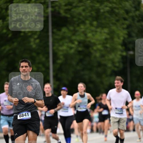 29.06.2025 - hella hamburg halbmarathon Dr. Thomas Lammeyer http://msf.ph/oto/8424526 29.06.2025 10:49:30 Kennedybrücke 1024, 1273, 1685, 1774, 1798, 3238, 3570, 4275, 4337, 4388, 5099, 5949, 6002, 6841, 6888, 7216, 7541, 8605, 8745, 8907, 9084, 9085, 10223, 10668 meine-sportfotos.de