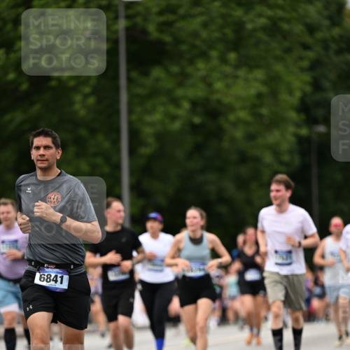 29.06.2025 - hella hamburg halbmarathon Dr. Thomas Lammeyer http://msf.ph/oto/8424532 29.06.2025 10:49:30 Kennedybrücke 1024, 1273, 1685, 1774, 1798, 3238, 3570, 4275, 4337, 4388, 5099, 5949, 6002, 6841, 6888, 7216, 7541, 8605, 8745, 8907, 9084, 9085, 10223, 10668 meine-sportfotos.de