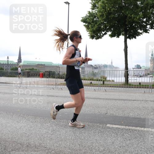 29.06.2025 - hella hamburg halbmarathon Lena Gebhardt http://msf.ph/oto/8424533 29.06.2025 10:28:29 Lombardsbrücke 3445, 4700, 5250, 5369, 5604, 5718, 5903, 5939, 6102, 6418, 6632, 7667, 7980, 8215, 8327, 8560, 9642, 9653, 9654, 9716, 9855, 10068, 10434, 12780, 12842, 13045, 13296, 13400, 13568, 13678, 14017, 14155, 15123, 15256, 15608, 16125, 16643, 18256, 18293, 18604, 19180 meine-sportfotos.de