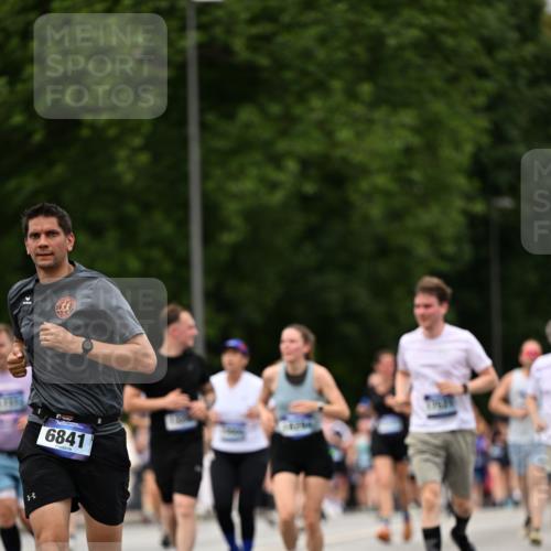 29.06.2025 - hella hamburg halbmarathon Dr. Thomas Lammeyer http://msf.ph/oto/8424537 29.06.2025 10:49:30 Kennedybrücke 1024, 1273, 1685, 1774, 1798, 3238, 3570, 4275, 4337, 4388, 5099, 5949, 6002, 6841, 6888, 7216, 7541, 8605, 8745, 8907, 9084, 9085, 10223, 10668 meine-sportfotos.de
