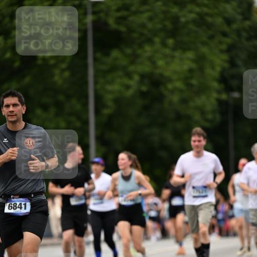 29.06.2025 - hella hamburg halbmarathon Dr. Thomas Lammeyer http://msf.ph/oto/8424544 29.06.2025 10:49:31 Kennedybrücke 1024, 1273, 1685, 1774, 1798, 2779, 3238, 3570, 4275, 4337, 4388, 5099, 5949, 6002, 6841, 6888, 7216, 7859, 8605, 8745, 8907, 9084, 9085, 10668 meine-sportfotos.de