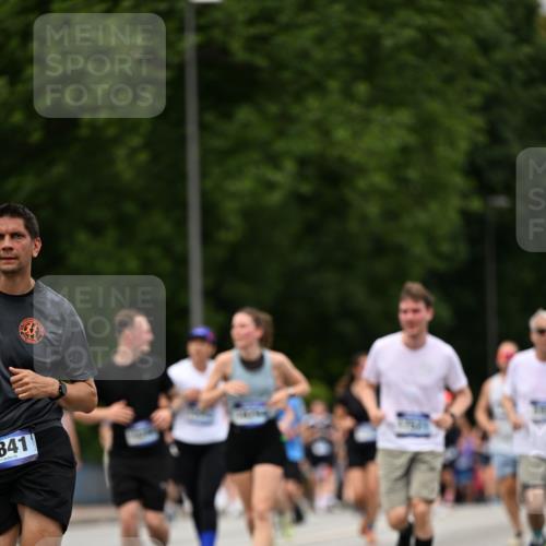 29.06.2025 - hella hamburg halbmarathon Dr. Thomas Lammeyer http://msf.ph/oto/8424551 29.06.2025 10:49:31 Kennedybrücke 1024, 1273, 1685, 1774, 1798, 2779, 3238, 3570, 4275, 4337, 4388, 5099, 5949, 6002, 6841, 6888, 7216, 7859, 8605, 8745, 8907, 9084, 9085, 10668 meine-sportfotos.de