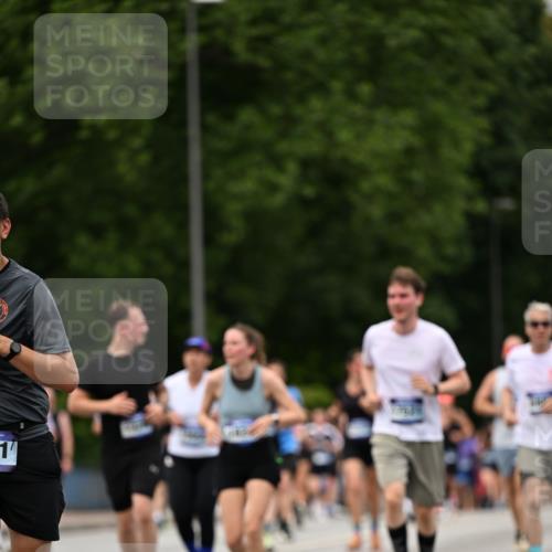 29.06.2025 - hella hamburg halbmarathon Dr. Thomas Lammeyer http://msf.ph/oto/8424556 29.06.2025 10:49:31 Kennedybrücke 1024, 1273, 1685, 1774, 1798, 2779, 3238, 3570, 4275, 4337, 4388, 5099, 5949, 6002, 6841, 6888, 7216, 7859, 8605, 8745, 8907, 9084, 9085, 10668 meine-sportfotos.de