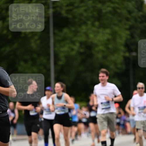 29.06.2025 - hella hamburg halbmarathon Dr. Thomas Lammeyer http://msf.ph/oto/8424557 29.06.2025 10:49:31 Kennedybrücke 1024, 1273, 1685, 1774, 1798, 2779, 3238, 3570, 4275, 4337, 4388, 5099, 5949, 6002, 6841, 6888, 7216, 7859, 8605, 8745, 8907, 9084, 9085, 10668 meine-sportfotos.de