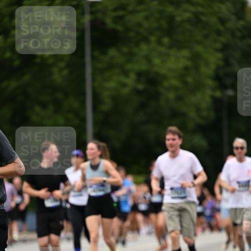 29.06.2025 - hella hamburg halbmarathon Dr. Thomas Lammeyer http://msf.ph/oto/8424562 29.06.2025 10:49:31 Kennedybrücke 1024, 1273, 1685, 1774, 1798, 2779, 3238, 3570, 4275, 4337, 4388, 5099, 5949, 6002, 6841, 6888, 7216, 7859, 8605, 8745, 8907, 9084, 9085, 10668 meine-sportfotos.de