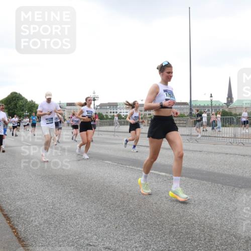 29.06.2025 - hella hamburg halbmarathon Lena Gebhardt http://msf.ph/oto/8424563 29.06.2025 10:53:24 Lombardsbrücke 50490, 18311, 17012, 8414, 17577, 1340, 1709, 1900, 1906, 1984, 2065, 2291, 2409, 2429, 2988, 3226, 3787, 4195, 4595, 4626, 5428, 5562, 5815, 5857, 6041, 6044, 6135, 6306, 6521, 6913, 6996, 7068, 7483, 7537, 7611, 7681, 7876, 7890, 8189, 8212, 8414, 8515, 8906, 9077, 9456, 9531, 9685, 9764, 9785, 10043, 10175, 10417, 10490, 10568, 10661, 11520, 11524, 12193, 12219, 12700, 13489, 13916, 13917, 14038, 14765, 14807, 14977, 14979, 16137 meine-sportfotos.de