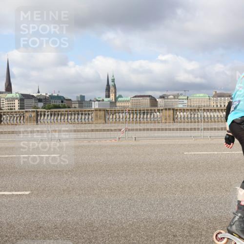 29.06.2025 - hella hamburg halbmarathon Lena Gebhardt http://msf.ph/oto/8424564 29.06.2025 08:58:25 Lombardsbrücke 129 meine-sportfotos.de