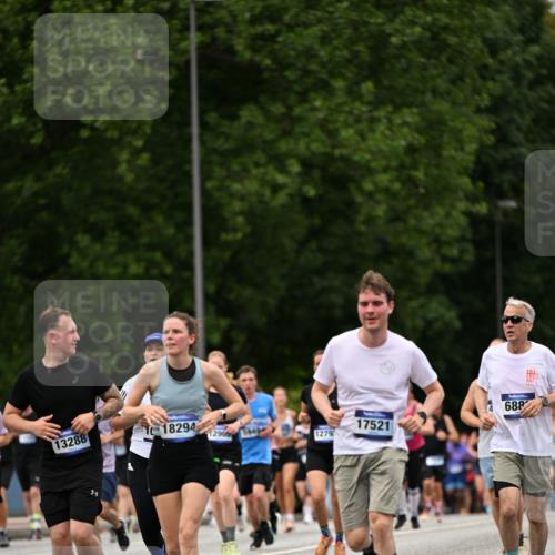 29.06.2025 - hella hamburg halbmarathon Dr. Thomas Lammeyer http://msf.ph/oto/8424577 29.06.2025 10:49:32 Kennedybrücke 1024, 1685, 1774, 1798, 2779, 3238, 3570, 4275, 4337, 4388, 5099, 5949, 6002, 6841, 6888, 7216, 7859, 8605, 8745, 8907, 9084, 9085, 10668 meine-sportfotos.de