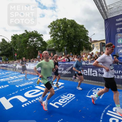 29.06.2025 - hella hamburg halbmarathon Zöllner http://msf.ph/oto/8424581 29.06.2025 10:33:55 Ziel 1743, 2228, 2243, 10865, 13771, 14310, 14466, 15500, 16243 meine-sportfotos.de