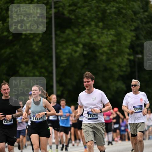 29.06.2025 - hella hamburg halbmarathon Dr. Thomas Lammeyer http://msf.ph/oto/8424591 29.06.2025 10:49:32 Kennedybrücke 1024, 1685, 1774, 1798, 2779, 3238, 3570, 4275, 4337, 4388, 5099, 5949, 6002, 6841, 6888, 7216, 7859, 8605, 8745, 8907, 9084, 9085, 10668 meine-sportfotos.de