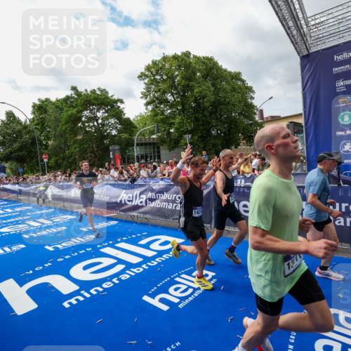 29.06.2025 - hella hamburg halbmarathon Zöllner http://msf.ph/oto/8424593 29.06.2025 10:33:55 Ziel 1743, 2228, 2243, 10865, 13771, 14310, 14466, 15500, 16243 meine-sportfotos.de