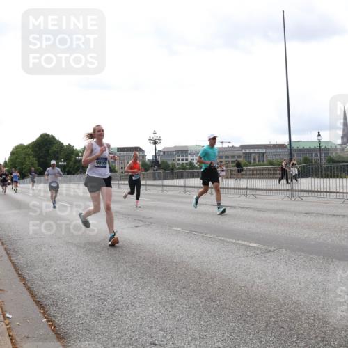 29.06.2025 - hella hamburg halbmarathon Lena Gebhardt http://msf.ph/oto/8424594 29.06.2025 10:28:30 Lombardsbrücke 9855, 1557, 3445, 4700, 5249, 5250, 5369, 5604, 5718, 5903, 5939, 6102, 6418, 7667, 7980, 8215, 8327, 8560, 9642, 9653, 9654, 9716, 9855, 10068, 10434, 12842, 13045, 13296, 13400, 13568, 13678, 14017, 14155, 15123, 15256, 15608, 16125, 16643, 18256, 18293, 18604, 19180 meine-sportfotos.de
