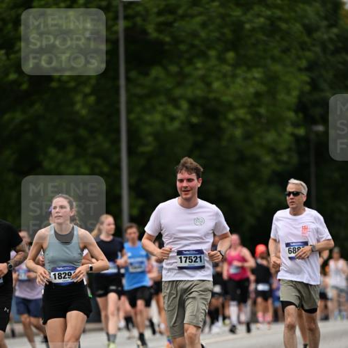 29.06.2025 - hella hamburg halbmarathon Dr. Thomas Lammeyer http://msf.ph/oto/8424610 29.06.2025 10:49:32 Kennedybrücke 1024, 1685, 1774, 1798, 2779, 3238, 3570, 4275, 4337, 4388, 5099, 5949, 6002, 6841, 6888, 7216, 7859, 8605, 8745, 8907, 9084, 9085, 10668 meine-sportfotos.de
