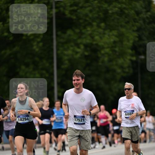 29.06.2025 - hella hamburg halbmarathon Dr. Thomas Lammeyer http://msf.ph/oto/8424615 29.06.2025 10:49:33 Kennedybrücke 1024, 1774, 1798, 2550, 2779, 3570, 4275, 4337, 4388, 5099, 5949, 6002, 6841, 6888, 7216, 7859, 8605, 8745, 8907, 9084, 9085, 10668, 10727 meine-sportfotos.de
