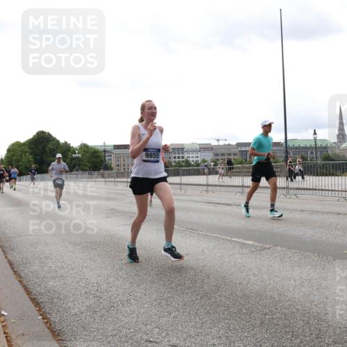 29.06.2025 - hella hamburg halbmarathon Lena Gebhardt http://msf.ph/oto/8424624 29.06.2025 10:28:31 Lombardsbrücke 9855, 1557, 3445, 4700, 5249, 5250, 5369, 5604, 5718, 5903, 5939, 6102, 6418, 7667, 7980, 8215, 8327, 8560, 9642, 9653, 9654, 9716, 9855, 10068, 10434, 12842, 13045, 13296, 13400, 13568, 13678, 14017, 14155, 15123, 15256, 16125, 16643, 18256, 18293, 18604, 19180 meine-sportfotos.de