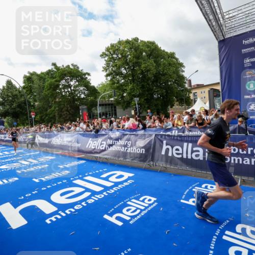 29.06.2025 - hella hamburg halbmarathon Zöllner http://msf.ph/oto/8424630 29.06.2025 10:33:57 Ziel 10865, 15500, 16243 meine-sportfotos.de