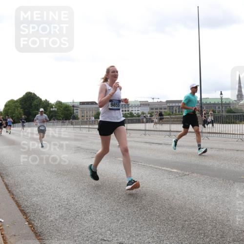 29.06.2025 - hella hamburg halbmarathon Lena Gebhardt http://msf.ph/oto/8424641 29.06.2025 10:28:31 Lombardsbrücke 5939, 9855, 1557, 3445, 4700, 5249, 5250, 5369, 5604, 5718, 5903, 5939, 6102, 6418, 7667, 7980, 8215, 8327, 8560, 9642, 9653, 9654, 9716, 9855, 10068, 10434, 12842, 13045, 13296, 13400, 13568, 13678, 14017, 14155, 15123, 15256, 16125, 16643, 18256, 18293, 18604, 19180 meine-sportfotos.de