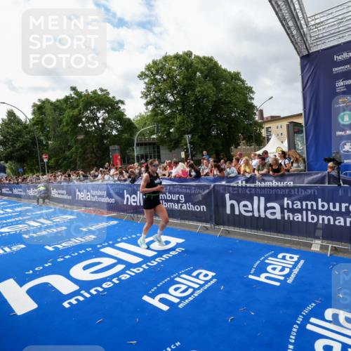 29.06.2025 - hella hamburg halbmarathon Zöllner http://msf.ph/oto/8424652 29.06.2025 10:33:59 Ziel 9519, 10865, 13493, 15268, 15500 meine-sportfotos.de