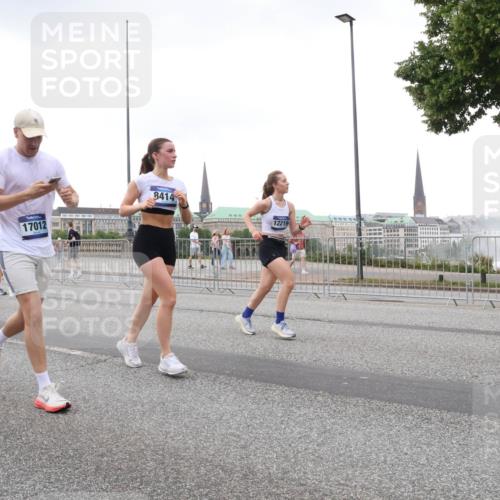29.06.2025 - hella hamburg halbmarathon Lena Gebhardt http://msf.ph/oto/8424656 29.06.2025 10:53:25 Lombardsbrücke 14419, 17600, 17012, 8414, 12219, 1340, 1709, 1900, 1906, 1984, 2065, 2291, 2409, 2429, 2988, 3226, 3787, 4195, 4595, 4626, 5428, 5562, 5815, 5857, 6041, 6044, 6135, 6306, 6521, 6913, 6996, 7039, 7068, 7483, 7537, 7611, 7681, 7876, 7890, 8189, 8212, 8414, 8515, 8906, 9077, 9456, 9531, 9685, 9764, 9785, 10043, 10175, 10417, 10490, 10568, 10661, 11520, 11524, 12193, 12219, 12700, 13489, 13916, 13917, 14038, 14765, 14807, 14977, 14979, 16137 meine-sportfotos.de