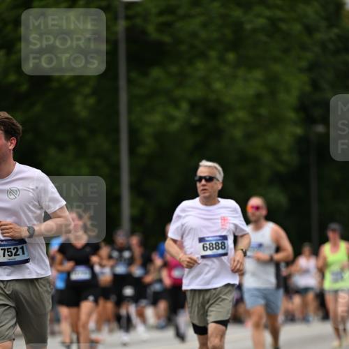 29.06.2025 - hella hamburg halbmarathon Dr. Thomas Lammeyer http://msf.ph/oto/8424674 29.06.2025 10:49:34 Kennedybrücke 1024, 1774, 1798, 2550, 2779, 3570, 4275, 4337, 4388, 5099, 5949, 6841, 6888, 7216, 7859, 8605, 8745, 8907, 9084, 9085, 10668, 10727 meine-sportfotos.de