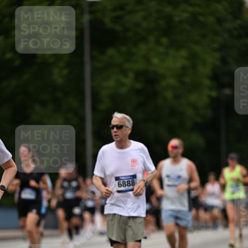 29.06.2025 - hella hamburg halbmarathon Dr. Thomas Lammeyer http://msf.ph/oto/8424691 29.06.2025 10:49:35 Kennedybrücke 1024, 1774, 1798, 2550, 2779, 3570, 4275, 4337, 4388, 5099, 5949, 6841, 6888, 7216, 7859, 8605, 8745, 8907, 9084, 9085, 10668, 10727 meine-sportfotos.de