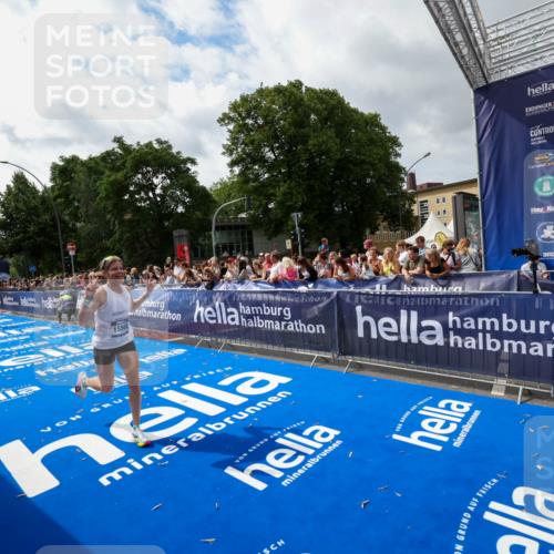 29.06.2025 - hella hamburg halbmarathon Zöllner http://msf.ph/oto/8424692 29.06.2025 10:34:02 Ziel 9345, 9519, 11227, 13493, 13494, 14448, 15268, 15500, 17877 meine-sportfotos.de