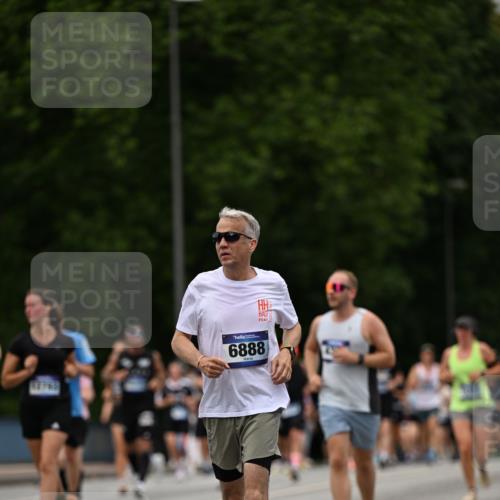 29.06.2025 - hella hamburg halbmarathon Dr. Thomas Lammeyer http://msf.ph/oto/8424695 29.06.2025 10:49:35 Kennedybrücke 1024, 1774, 1798, 2550, 2779, 3570, 4275, 4337, 4388, 5099, 5949, 6841, 6888, 7216, 7859, 8605, 8745, 8907, 9084, 9085, 10668, 10727 meine-sportfotos.de