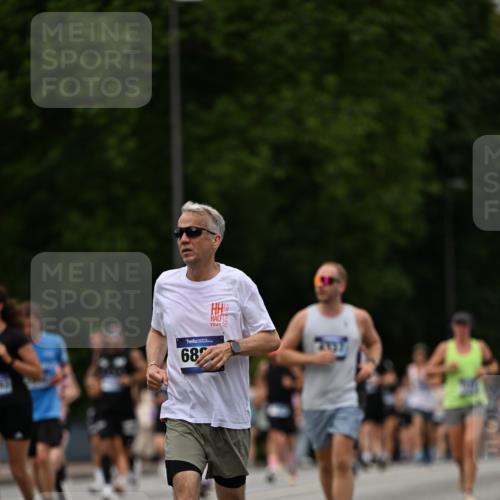 29.06.2025 - hella hamburg halbmarathon Dr. Thomas Lammeyer http://msf.ph/oto/8424698 29.06.2025 10:49:35 Kennedybrücke 1024, 1774, 1798, 2550, 2779, 3570, 4275, 4337, 4388, 5099, 5949, 6841, 6888, 7216, 7859, 8605, 8745, 8907, 9084, 9085, 10668, 10727 meine-sportfotos.de