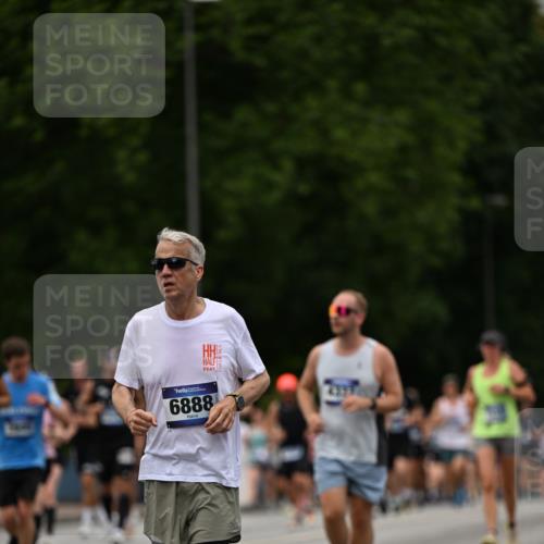 29.06.2025 - hella hamburg halbmarathon Dr. Thomas Lammeyer http://msf.ph/oto/8424705 29.06.2025 10:49:36 Kennedybrücke 1024, 1774, 1798, 2550, 2779, 3570, 4275, 4337, 4388, 5099, 5949, 6841, 6888, 7216, 7859, 7912, 8745, 8907, 9084, 9085, 10668, 10727 meine-sportfotos.de