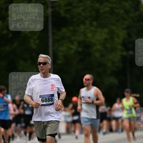29.06.2025 - hella hamburg halbmarathon Dr. Thomas Lammeyer http://msf.ph/oto/8424711 29.06.2025 10:49:36 Kennedybrücke 1024, 1774, 1798, 2550, 2779, 3570, 4275, 4337, 4388, 5099, 5949, 6841, 6888, 7216, 7859, 7912, 8745, 8907, 9084, 9085, 10668, 10727 meine-sportfotos.de