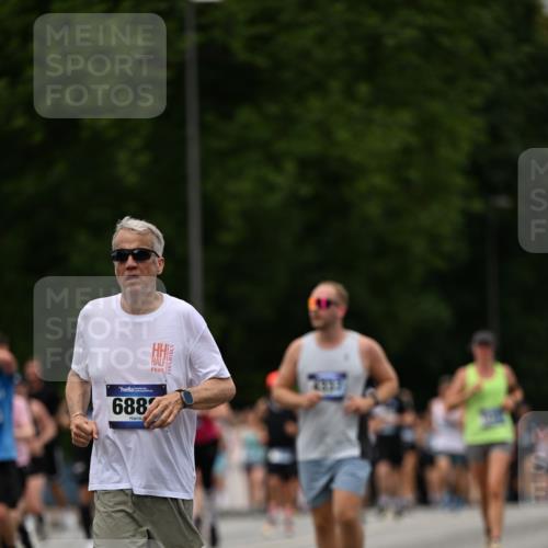 29.06.2025 - hella hamburg halbmarathon Dr. Thomas Lammeyer http://msf.ph/oto/8424718 29.06.2025 10:49:36 Kennedybrücke 1024, 1774, 1798, 2550, 2779, 3570, 4275, 4337, 4388, 5099, 5949, 6841, 6888, 7216, 7859, 7912, 8745, 8907, 9084, 9085, 10668, 10727 meine-sportfotos.de