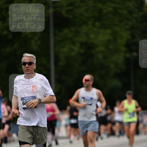 29.06.2025 - hella hamburg halbmarathon Dr. Thomas Lammeyer http://msf.ph/oto/8424721 29.06.2025 10:49:36 Kennedybrücke 1024, 1774, 1798, 2550, 2779, 3570, 4275, 4337, 4388, 5099, 5949, 6841, 6888, 7216, 7859, 7912, 8745, 8907, 9084, 9085, 10668, 10727 meine-sportfotos.de