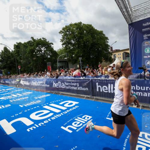 29.06.2025 - hella hamburg halbmarathon Zöllner http://msf.ph/oto/8424723 29.06.2025 10:34:02 Ziel 9345, 9519, 11227, 13493, 13494, 14448, 15268, 15500, 17877 meine-sportfotos.de