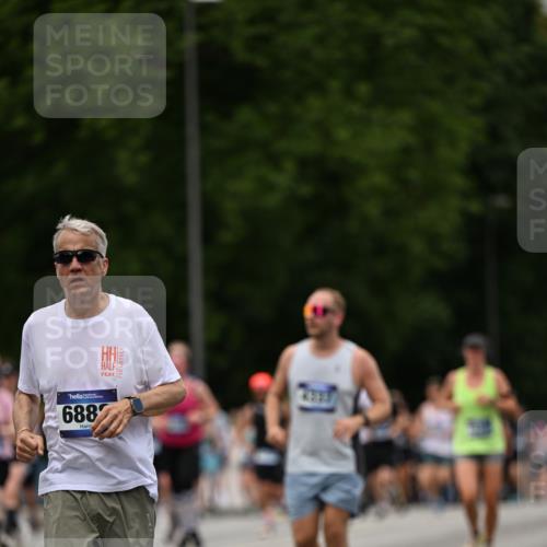 29.06.2025 - hella hamburg halbmarathon Dr. Thomas Lammeyer http://msf.ph/oto/8424725 29.06.2025 10:49:36 Kennedybrücke 1024, 1774, 1798, 2550, 2779, 3570, 4275, 4337, 4388, 5099, 5949, 6841, 6888, 7216, 7859, 7912, 8745, 8907, 9084, 9085, 10668, 10727 meine-sportfotos.de